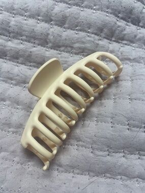Cream Hair Claw Clip